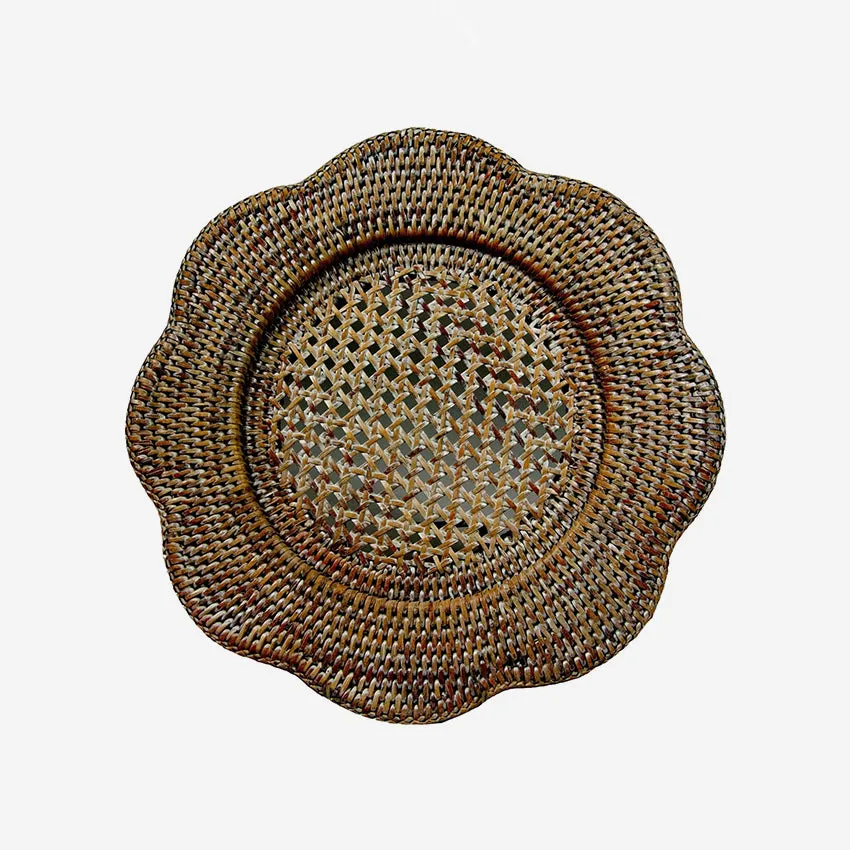Caspari | Rattan Scallop Round Charger Plate