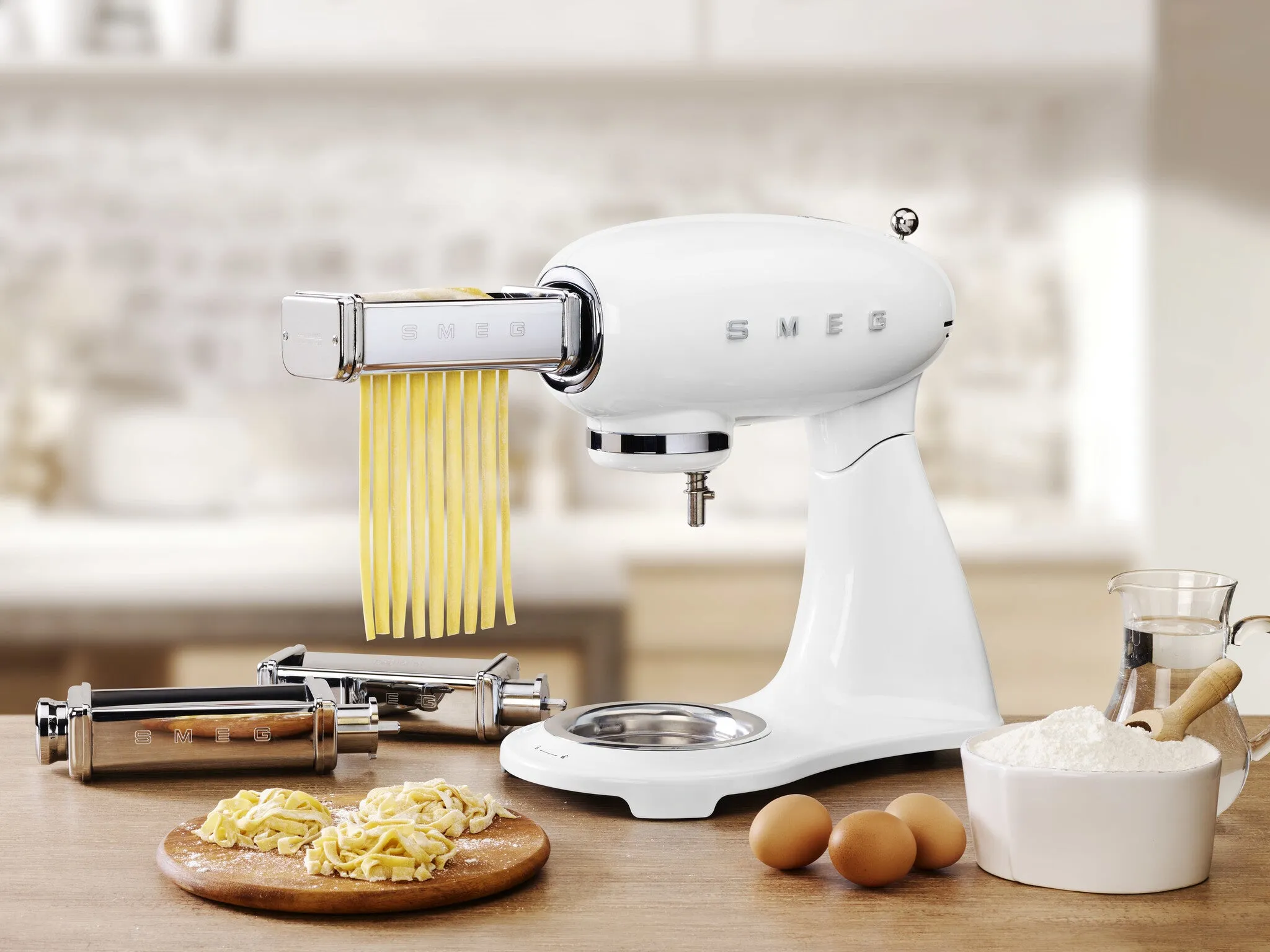Smeg SMF03WHUK mixer Stand mixer 800 W White