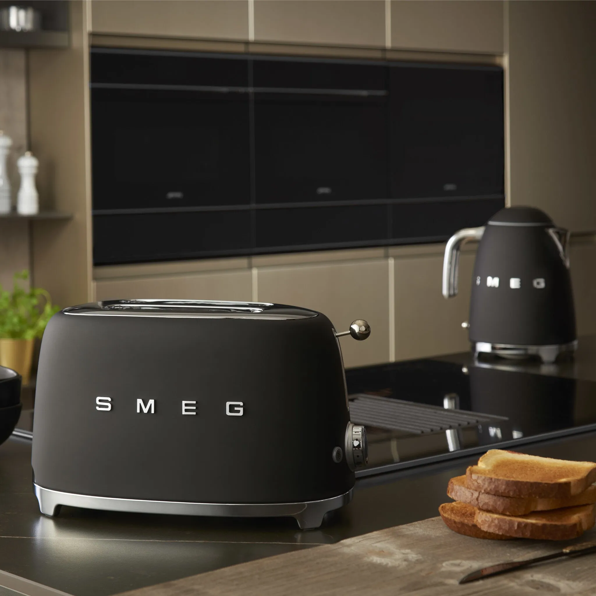 Smeg TSF01BLMUK toaster 6 2 slice(s) 950 W Black, Stainless steel